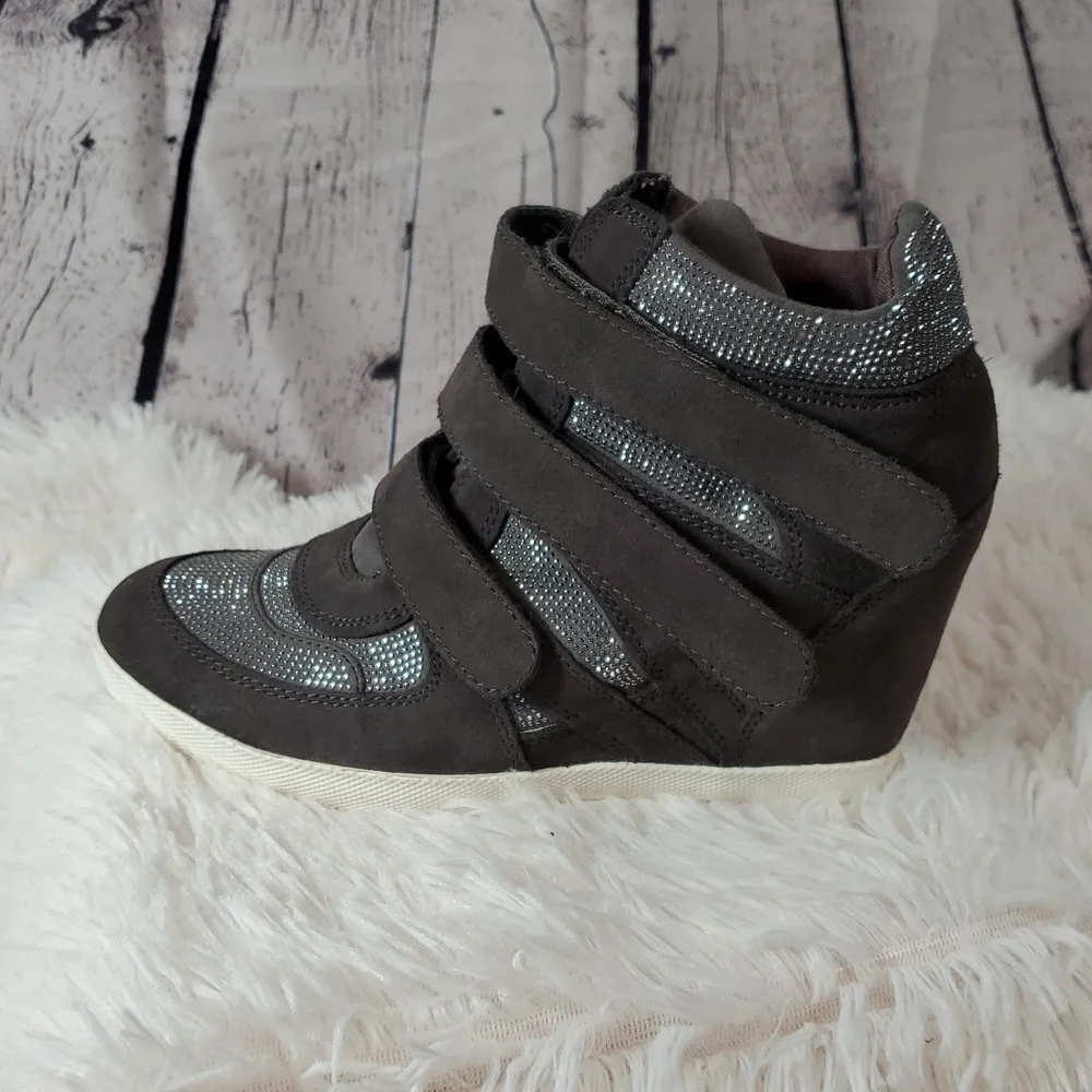 Nine West Gray and Silver Leather Wedge Sneakers Size 8